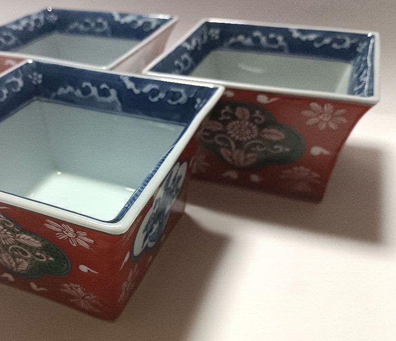 ② 源右衛門窯 染錦 赤濃菊絵 角鉢 3客組 未使用品