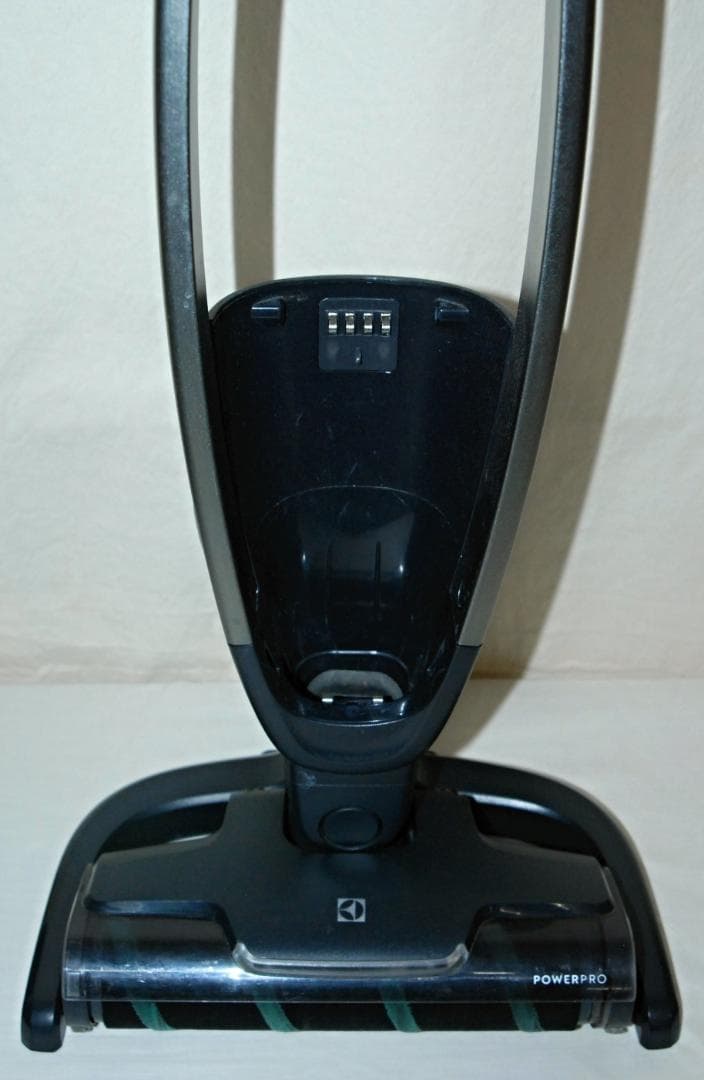 エレクトロラックス PURE Q9 スティッククリーナー 北欧デザイン