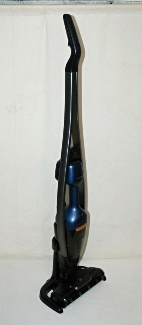 エレクトロラックス PURE Q9 スティッククリーナー 北欧デザイン