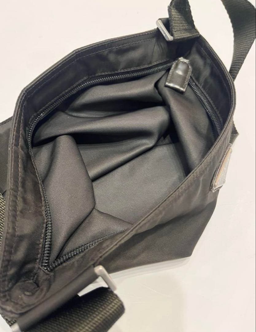 プラダ☆ 斜めがけショルダー　クロスボディ　ポシェット　　ボディバッグ　ナイロン