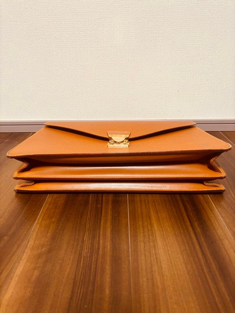 ■ルイ ヴィトン■ エピ セルヴィエット・アンバサダー ビジネスバック