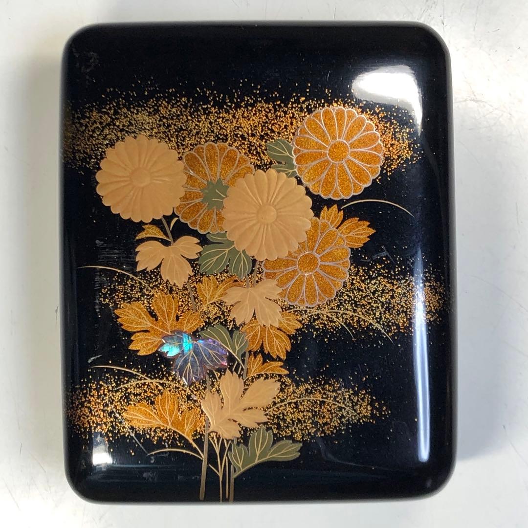 煙草入れ　木製漆器　金蒔絵　菊図　小物入れ