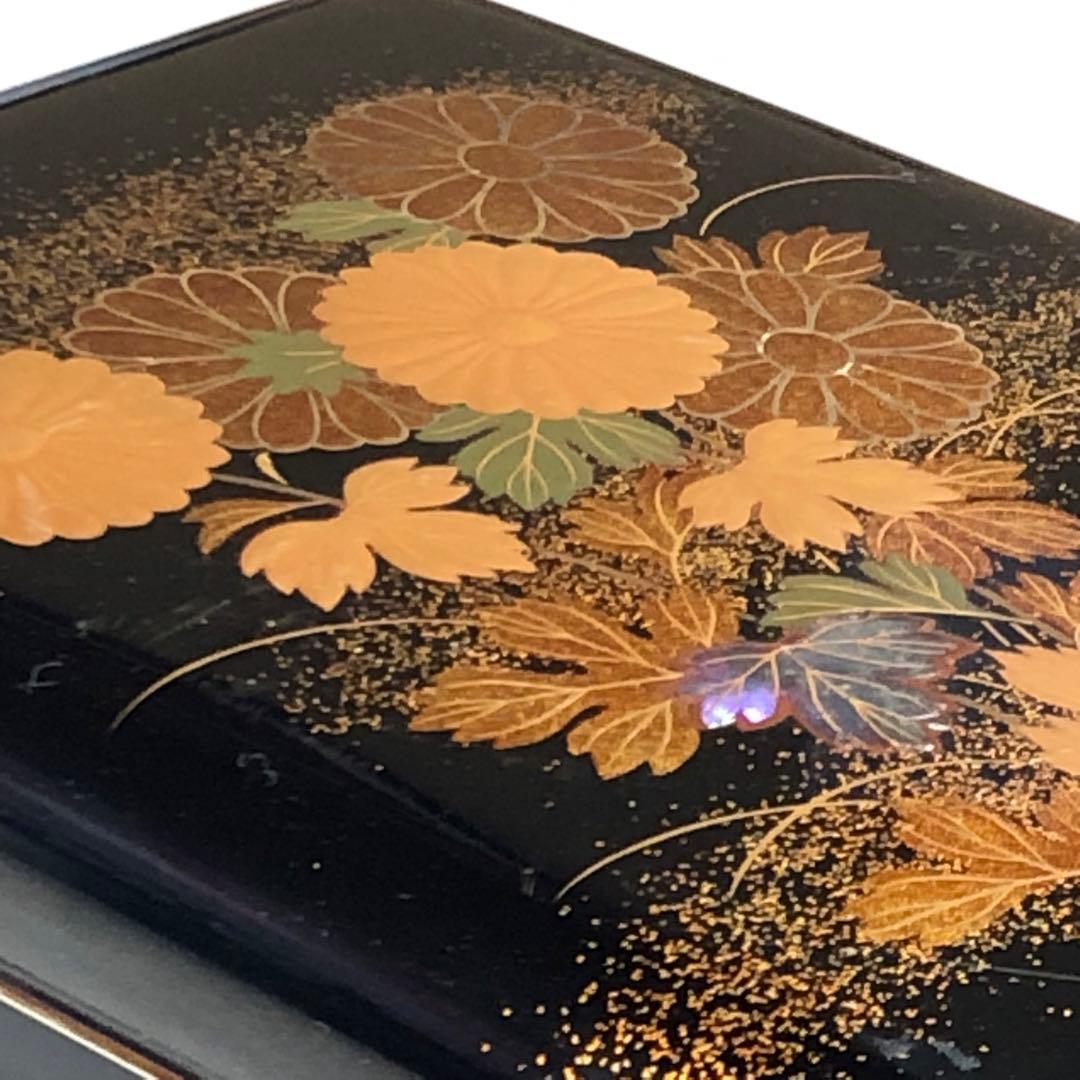 煙草入れ　木製漆器　金蒔絵　菊図　小物入れ