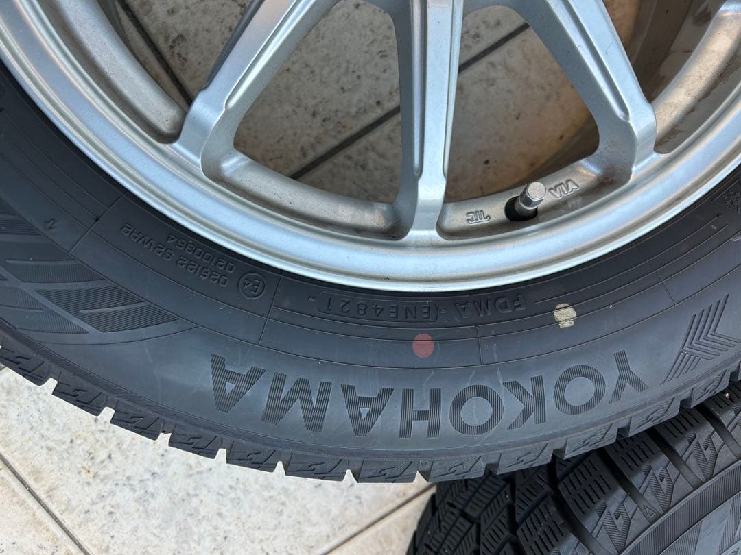 バリ溝　Yokohama 16インチ スタッドレスタイヤセット　ヤリスクロス