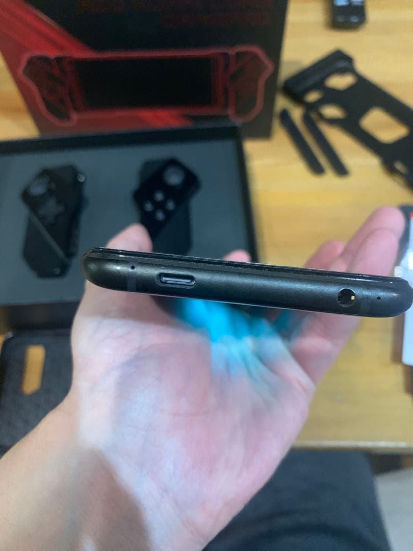 必見★ASUS ROG PHONE 2★ゲーミングスマホ！512GB!国内技適有