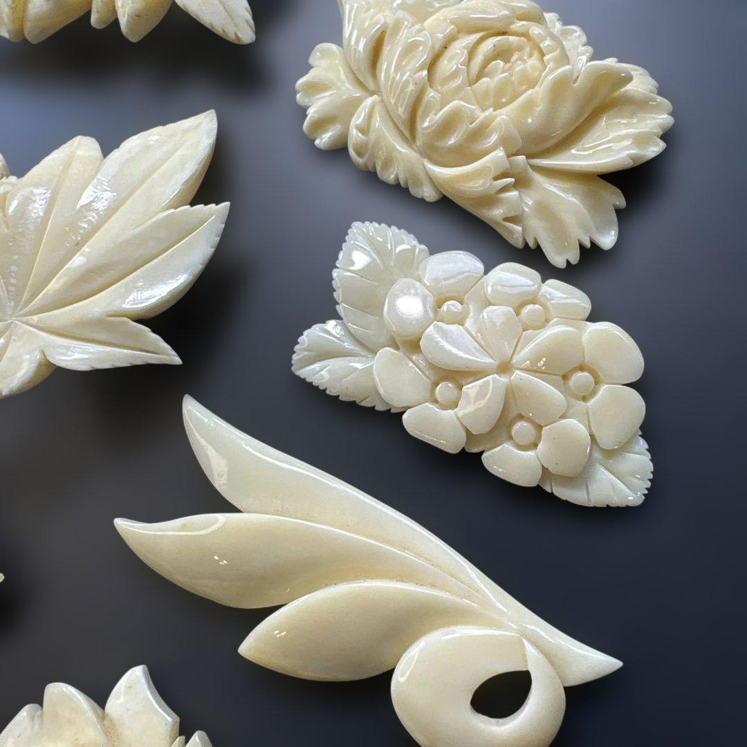 【vintage】鯨歯　ブローチと素材まとめ売り　ハンドメイドに！