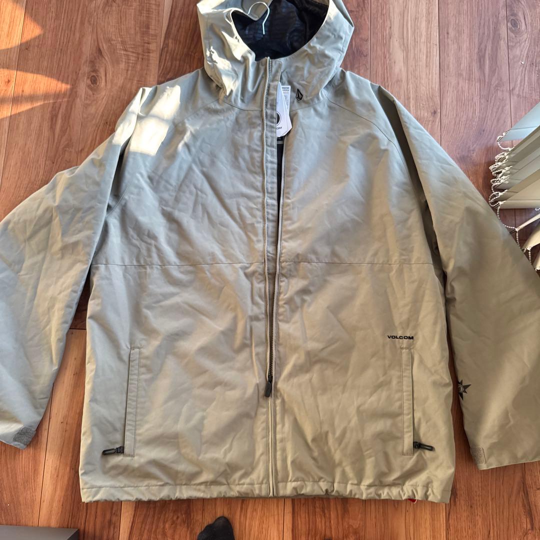 VOLCOM （ボルコム）のスノーボードジャケット」