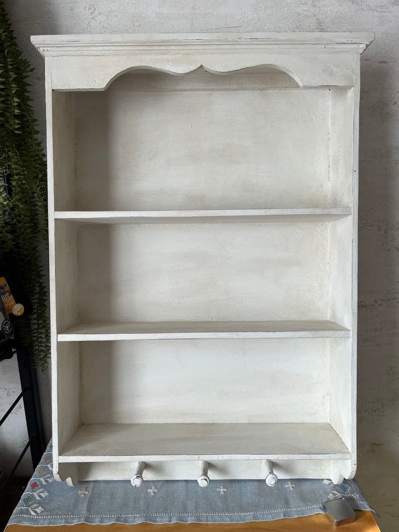 壁掛け飾り棚フック付き　アンティーク風