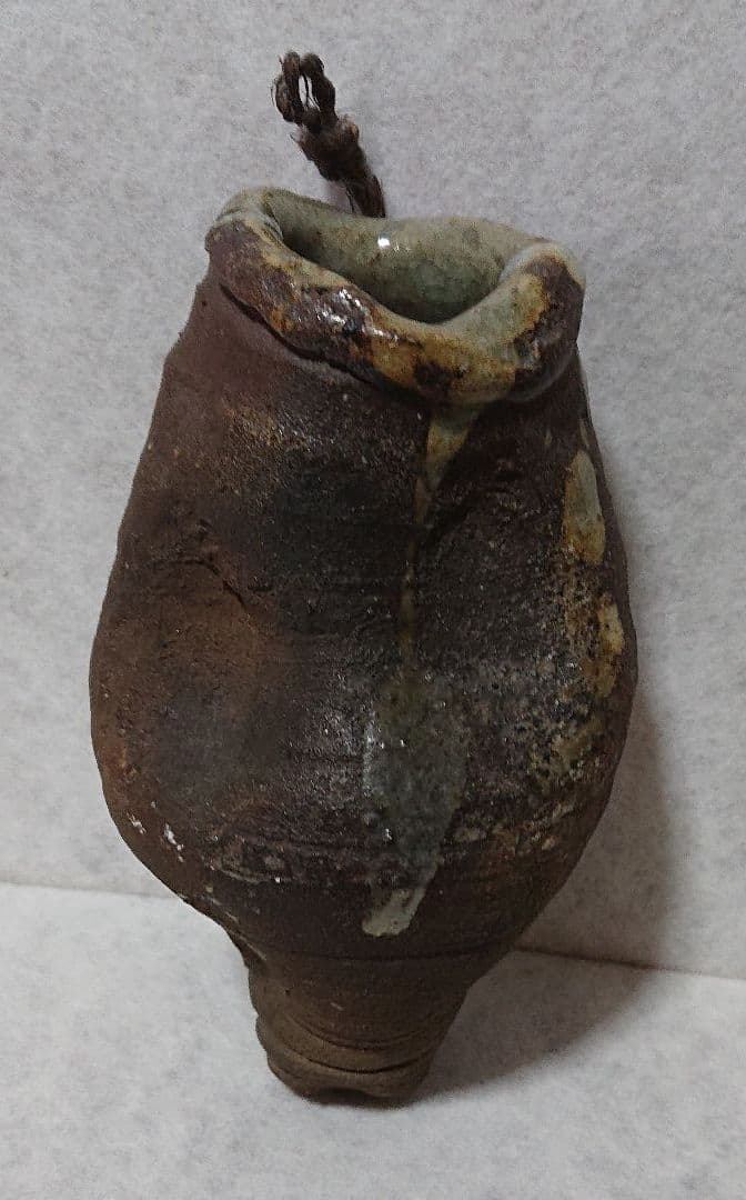 阿漕焼の掛花いれ