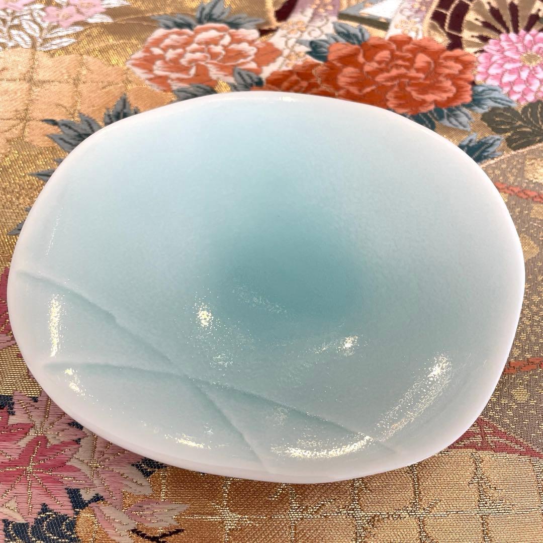 有田①藤巻製陶　青白磁　浅鉢5枚 ②変形三つ足皿5 枚③白磁　花びら型豆鉢5個