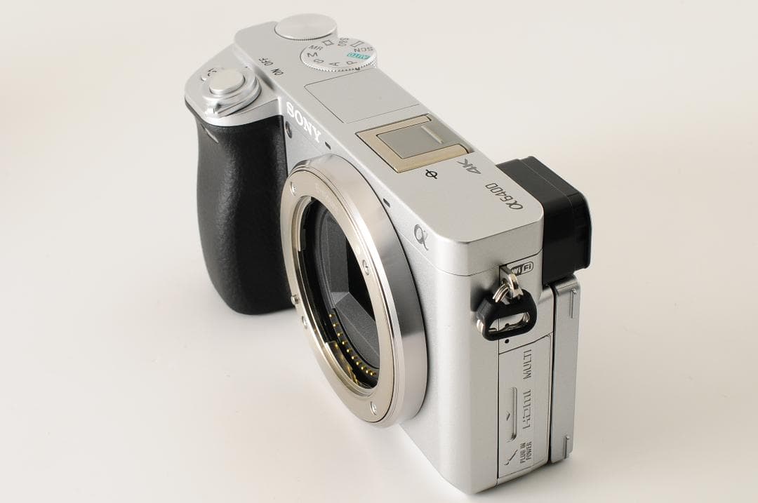【ほぼ新品】 SONY α6400 ダブルレンズキット 《ショット数 16回》
