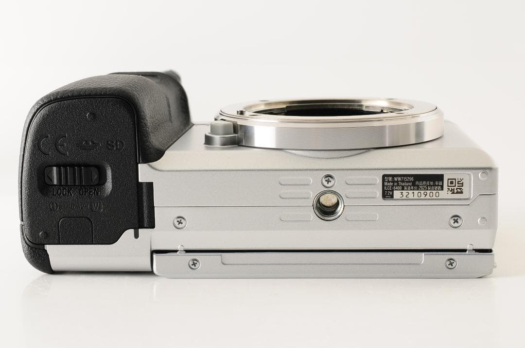 【ほぼ新品】 SONY α6400 ダブルレンズキット 《ショット数 16回》