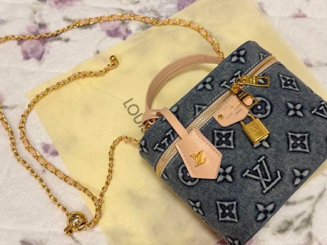 ★ノベルティLouis Vuittonエンボスデニムバッグ