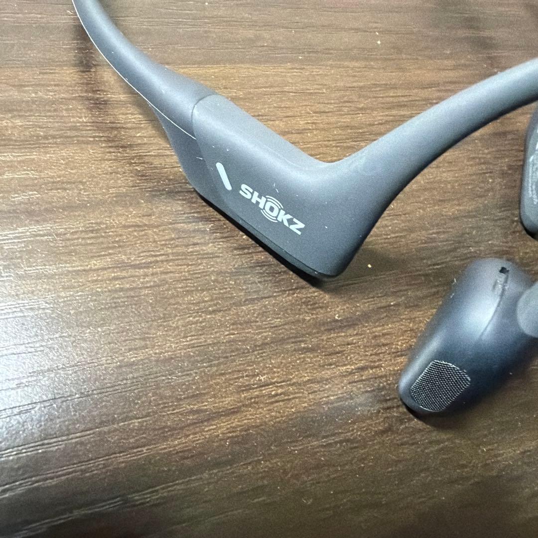 SHOKZ 骨伝導イヤホン 収納ケース、充電器付き