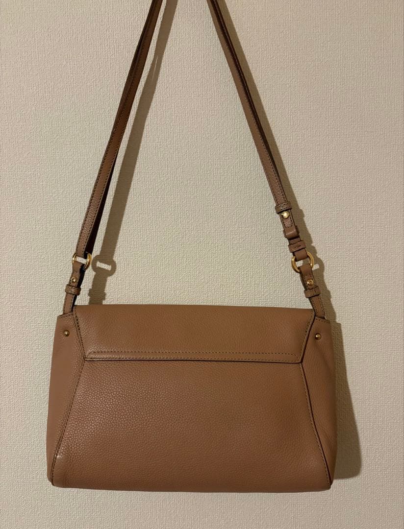 フェラガモ／ガンチーニ／ハンドバッグ／ショルダーバッグ ／キャメル／ベージュ