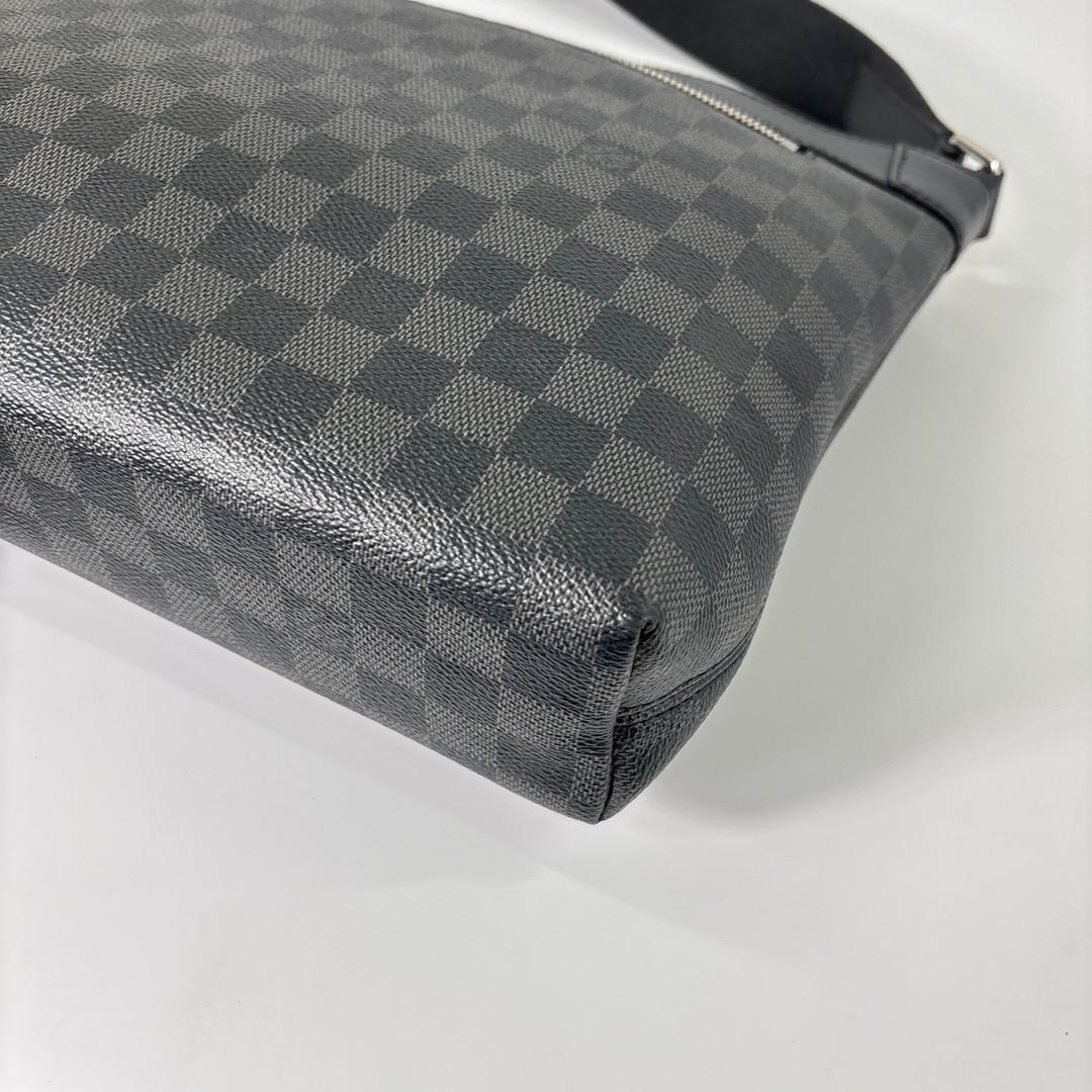 超極美品 ルイヴィトン ダミエグラフィット ショルダーバッグ ミックPM メンズ