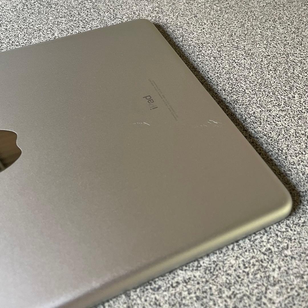 D9 iPad 第5世代 シルバー 32GB Wi-Fi A1822