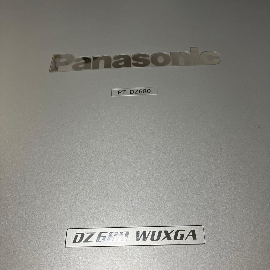 Panasonic PT-DZ680 プロジェクター　ジャンク　レンズなし