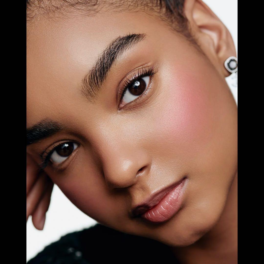 シャネル ルージュ ヌワール コンフィダンス アイ＆チークカラー パレット