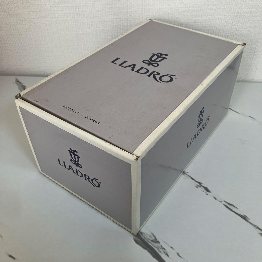 LLADRO リヤドロ 07636 日傘を持つ女性 置物 箱付