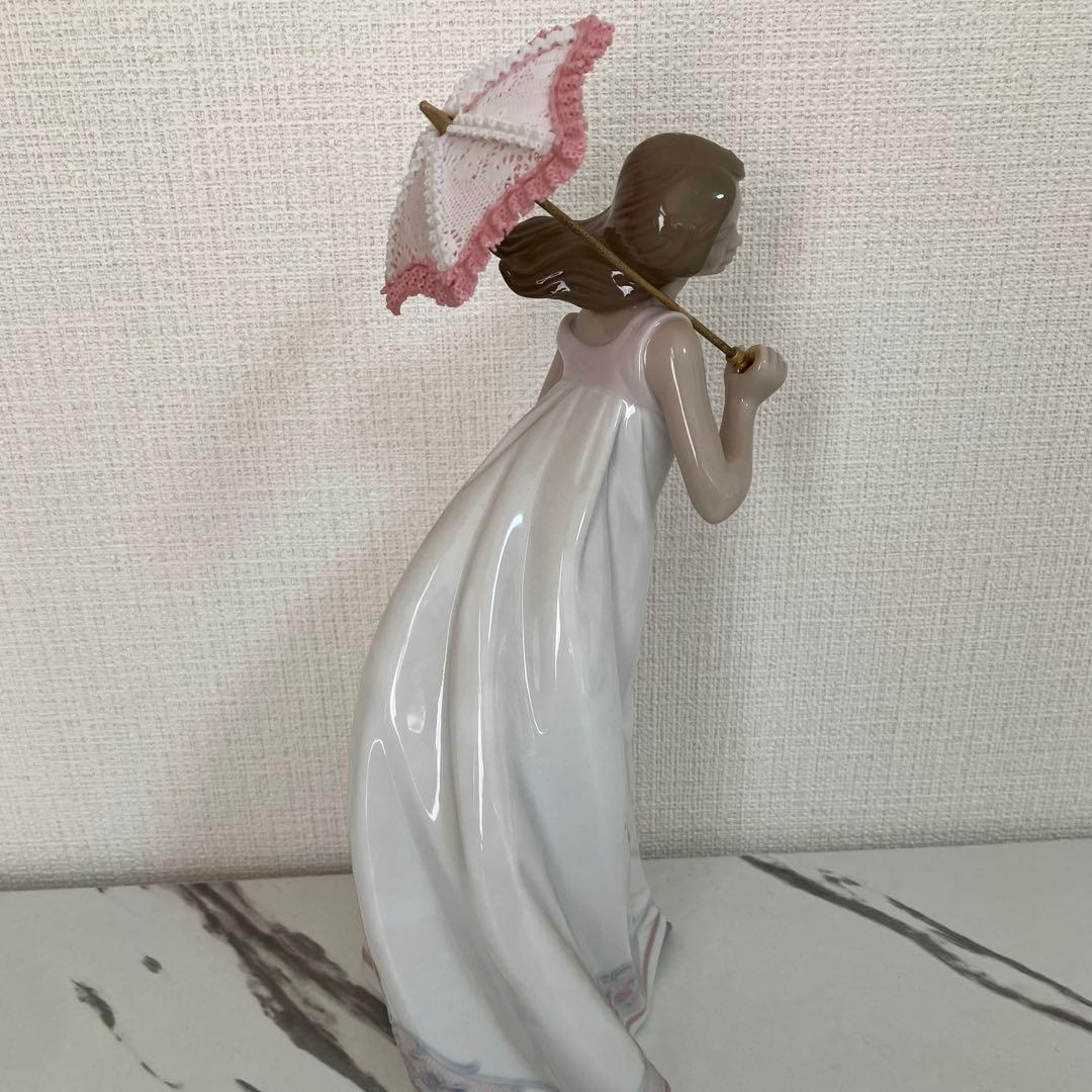 LLADRO リヤドロ 07636 日傘を持つ女性 置物 箱付