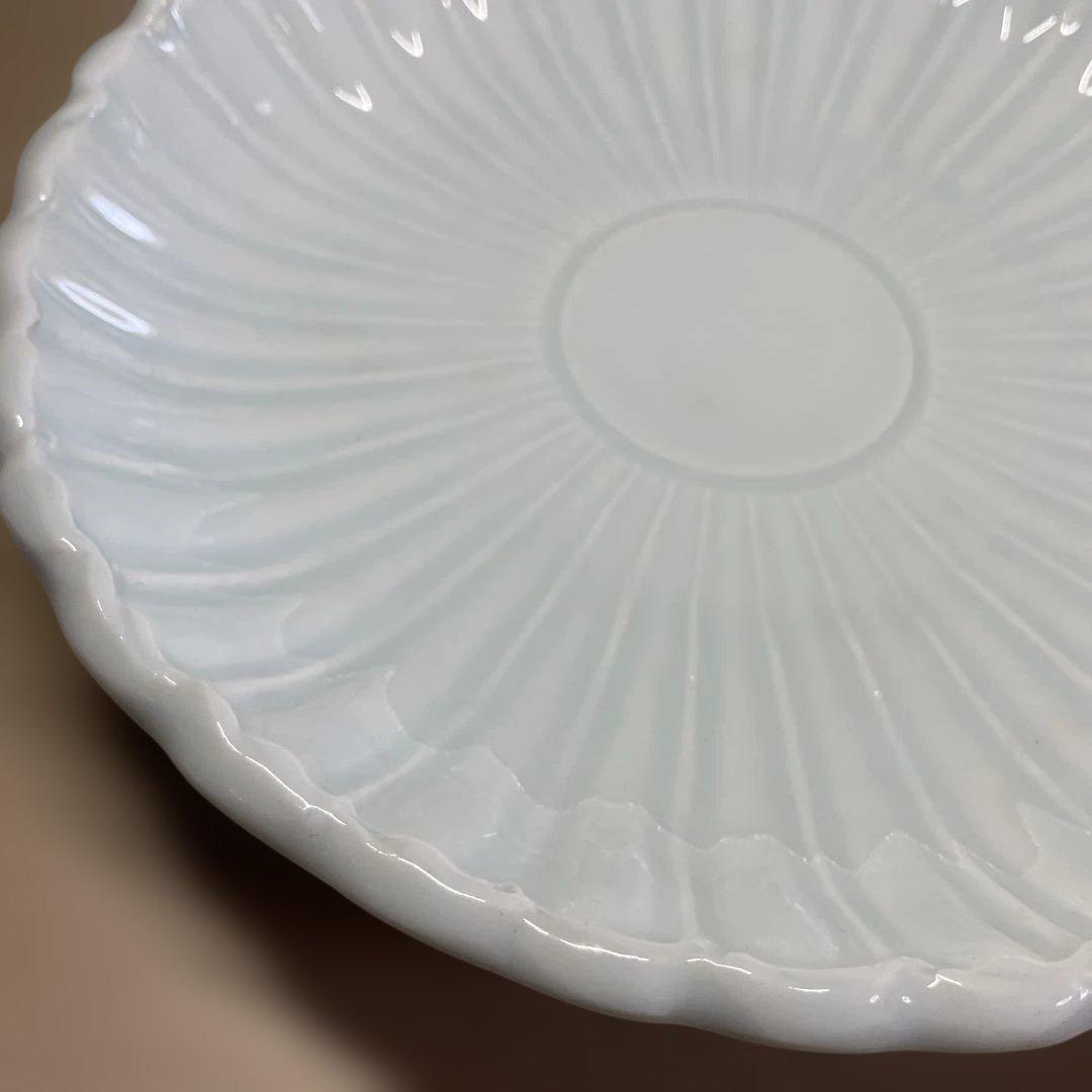 上田恒次　白磁菊皿　共箱