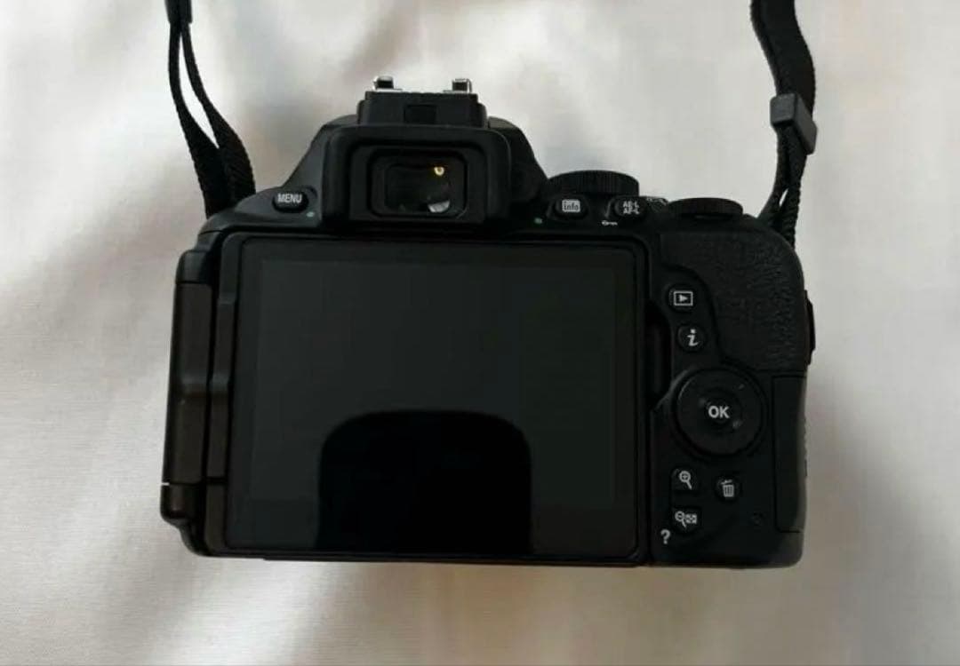 【NIKON】デジタル一眼レフカメラ D5600 ダブルズームキット