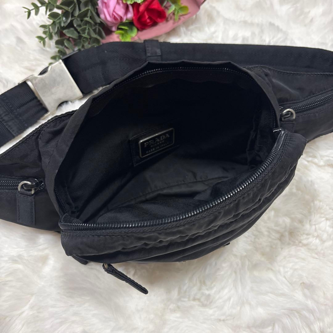 美品 PRADA プラダ ナイロン 三角プレート ボディバッグ ウエストポーチ