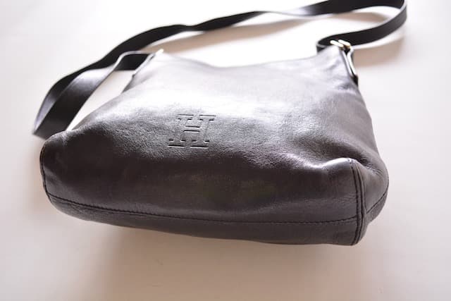 イタリア製 HIROFU ヒロフ レザー ショルダーバッグ ショルダートート 黒