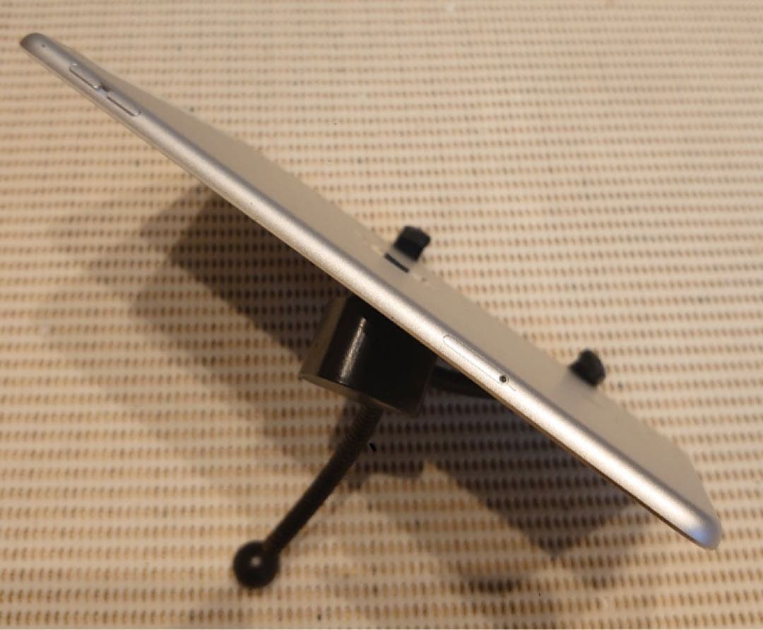 完動品SIMフリーiPadmini4(A1550)本体32GB送料込UHGC4