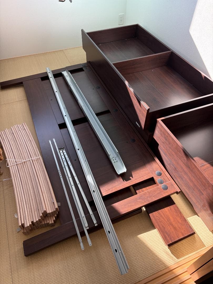 引取限定★IKEA SONGESANDクイーンベッドフレーム収納引き出し４個付き