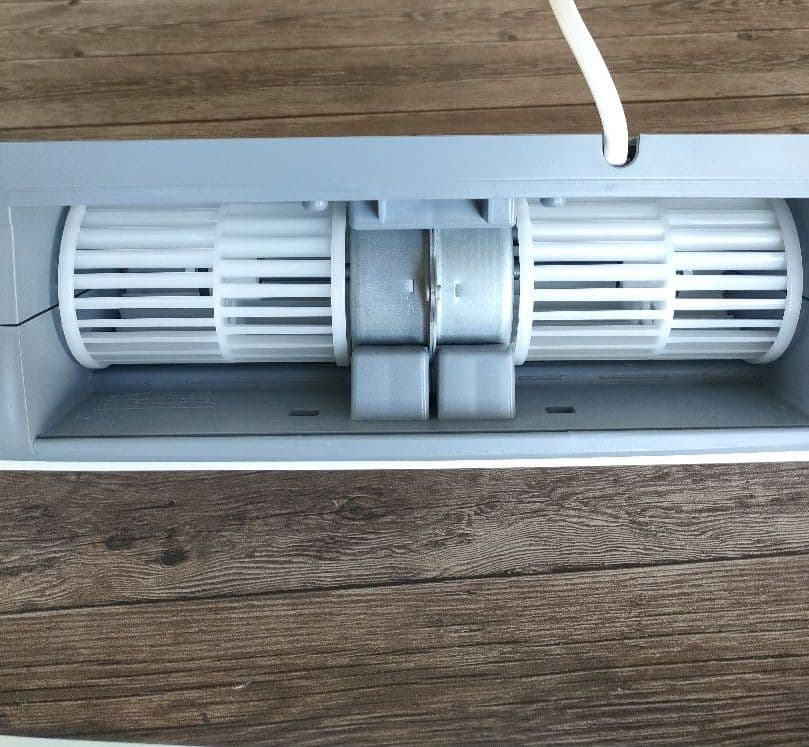 美品　高須産業 人感センサー付　壁掛け式遠赤外線ヒーター SDG-1200GSM