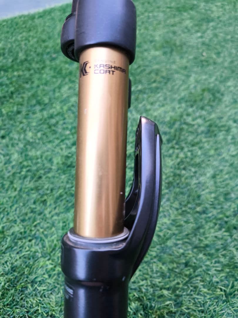 Fox 32 エアサスペンションフォーク Kashima Coat