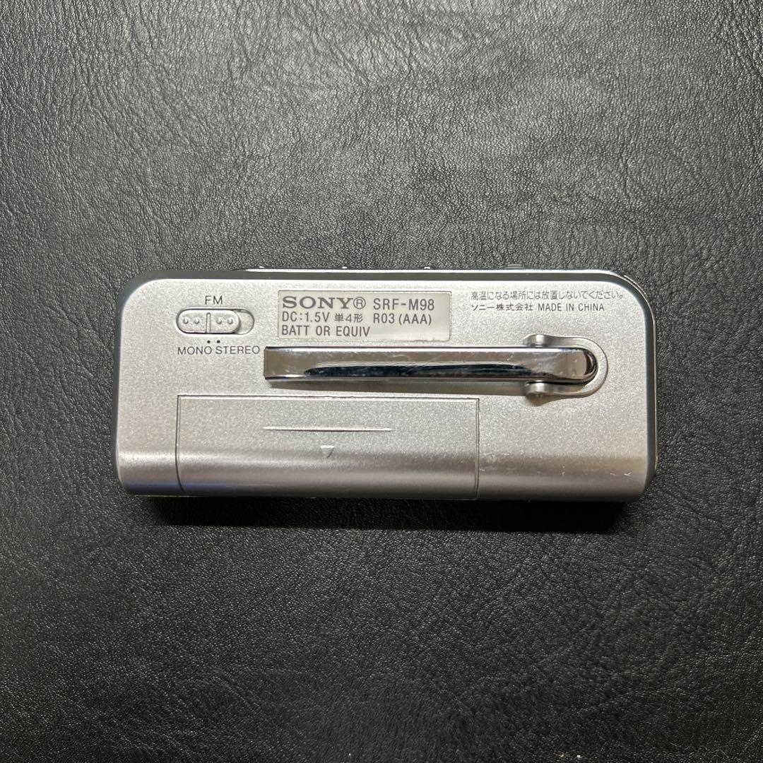 美品　SONY SRF-M98 FMラジオシルバー　PLLシンセサイザーラジオ