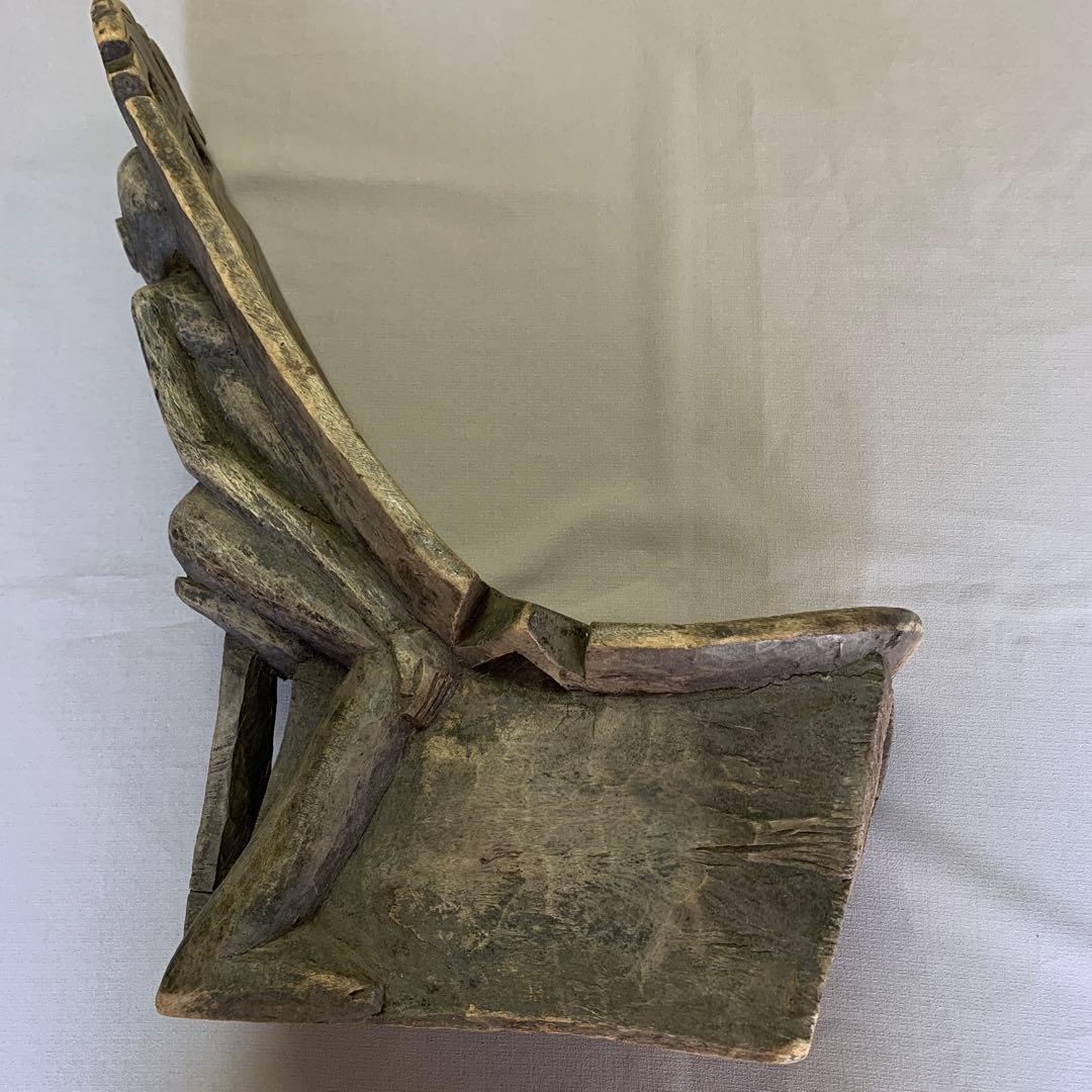 ちょこっと座って楽しい木彫りの椅子民芸品