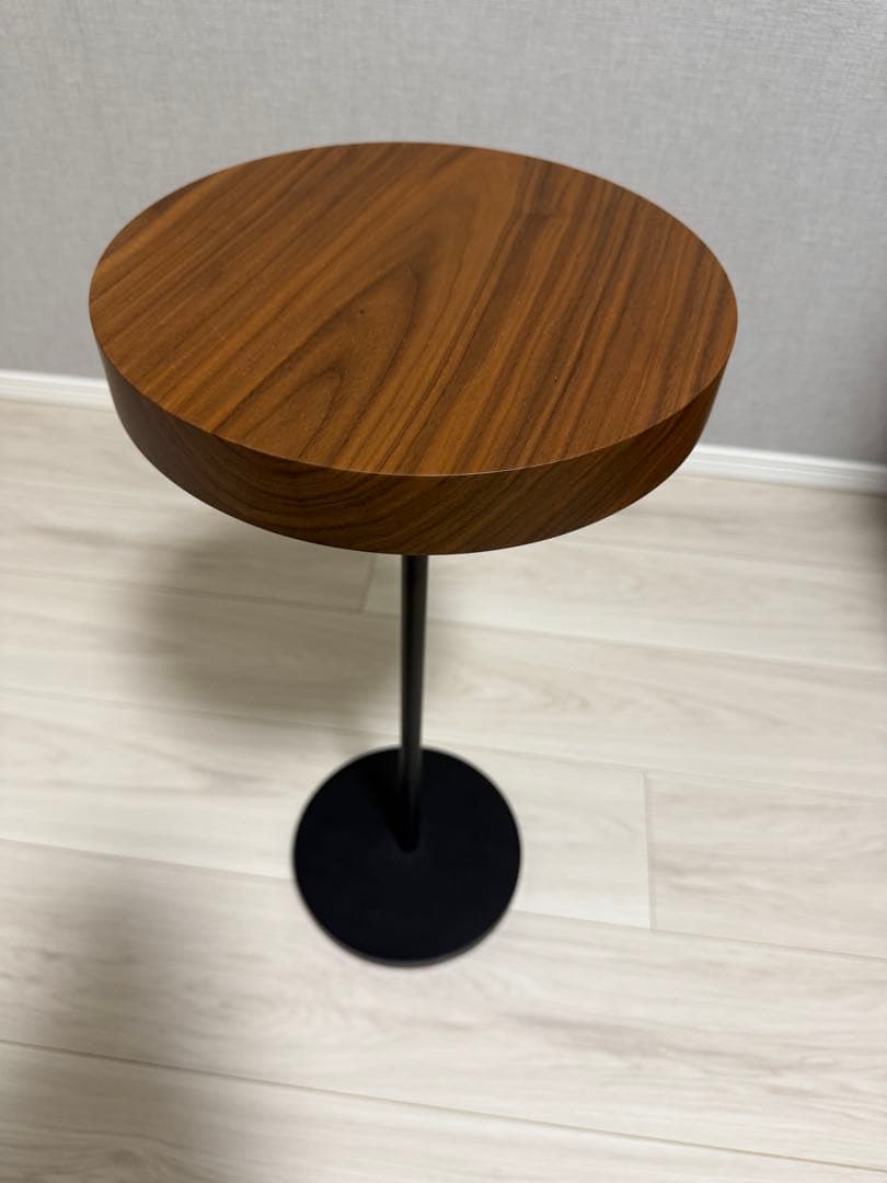 らくらくメルカリ便　リーンロゼ　サイドテーブル　ロゼシャンテレール