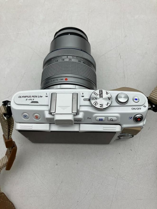 【美品】OLYMPUS E-PL5 デジタル一眼レフ 本体と付属品