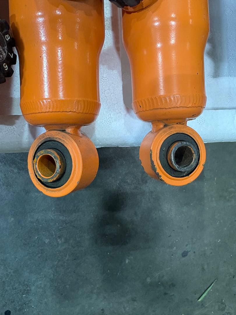 ハイエース 用ユーアイビークル コンフォートRショックアブソーバー中古取り外し品