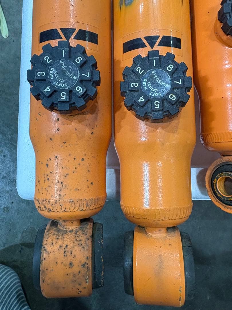 ハイエース 用ユーアイビークル コンフォートRショックアブソーバー中古取り外し品