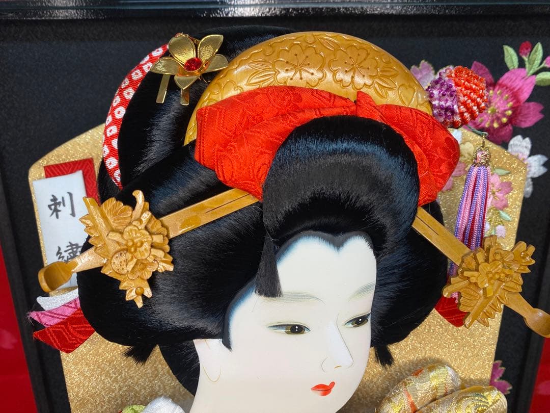 羽子板　宝童作　振袖刺繡ガラスケース２０号・間口約４０×奥行約３２×高さ約７５㎝