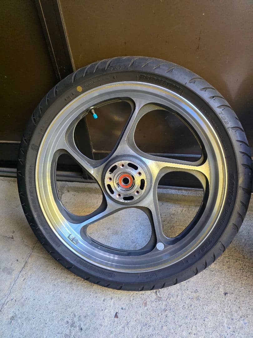 ゼファー1100 純正ホイール　タイヤ2025年製バリ溝！