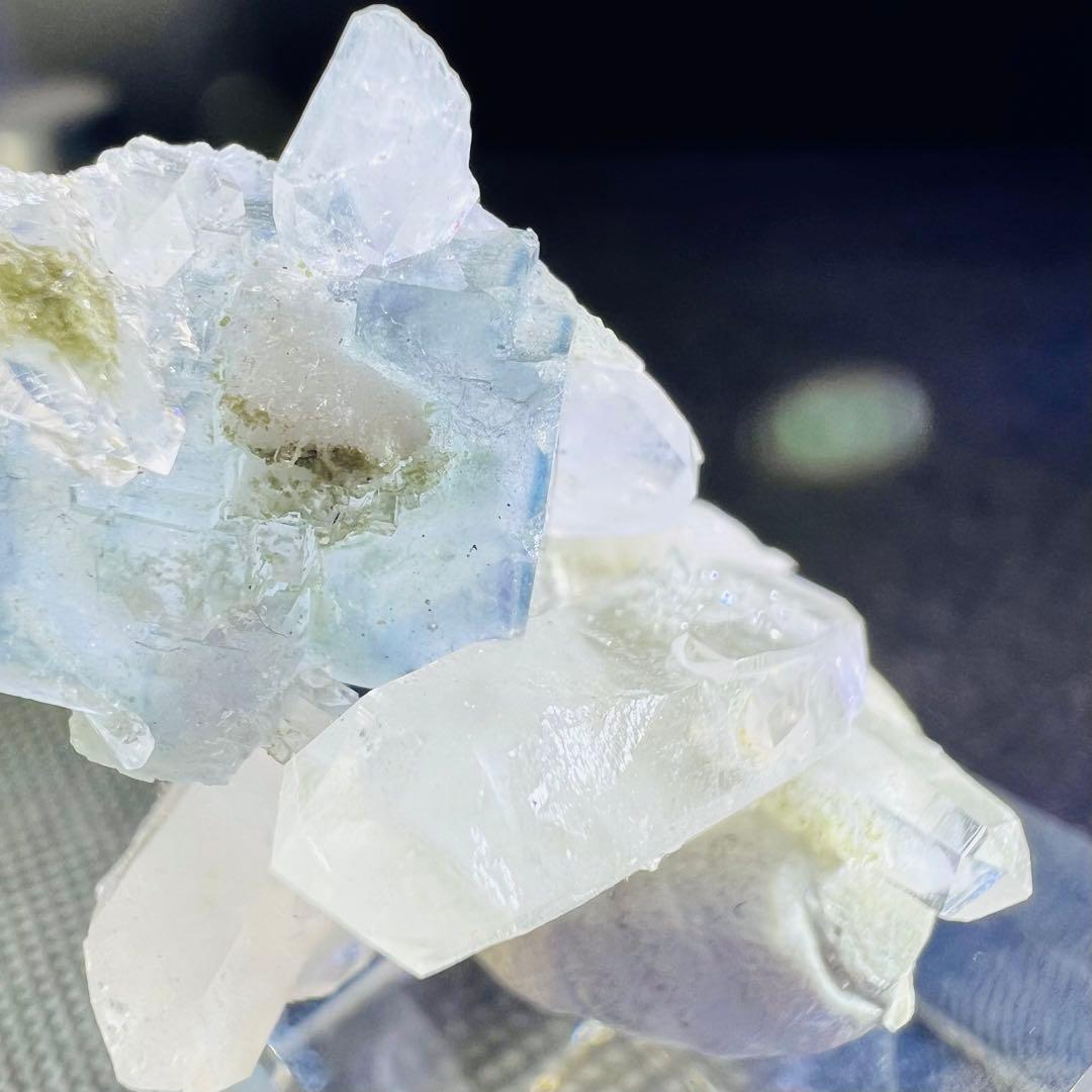 ヤオガンシャン産　ラビットヘア　クォーツ共生ライトブルーフローライト