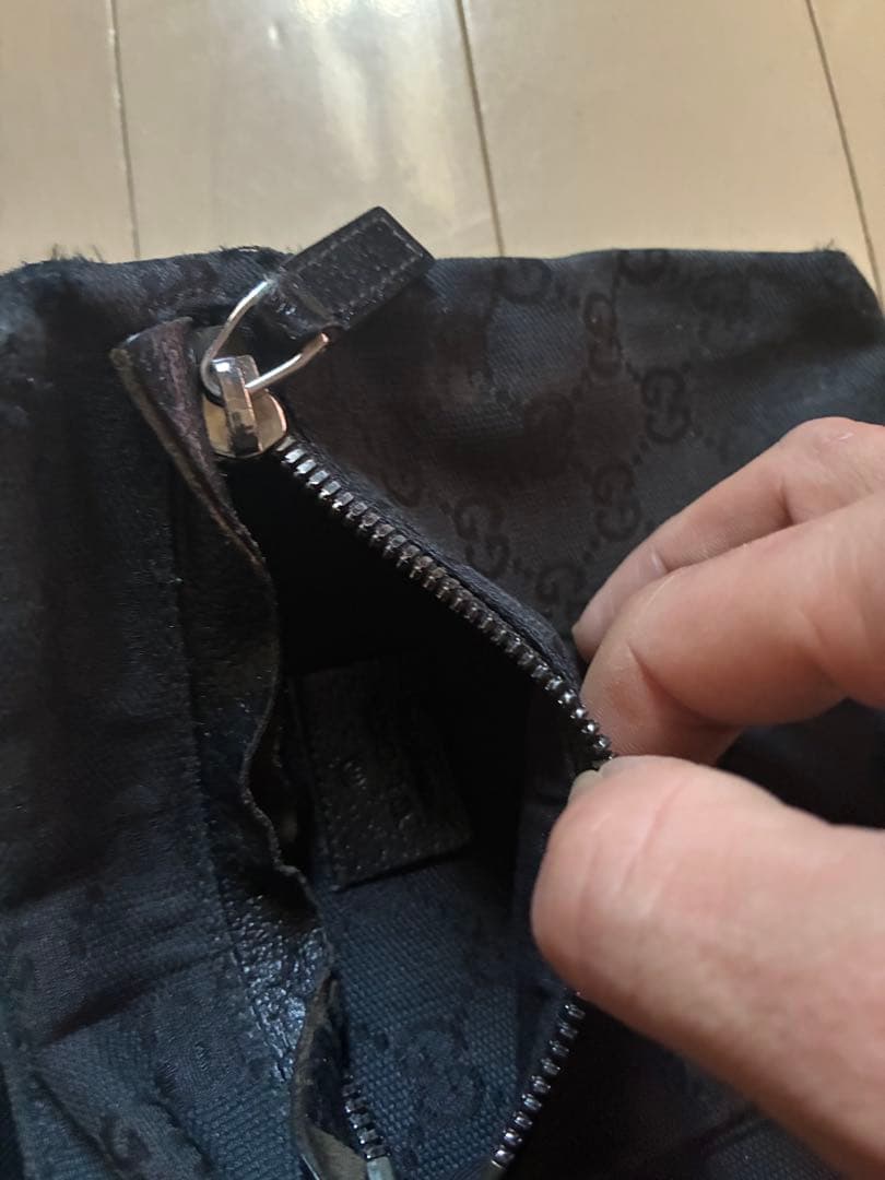 GUCCI ブラック ショルダーバッグ