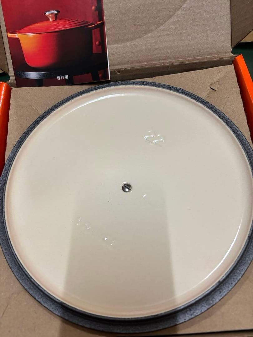 ルクルーゼ　ココット・ロンド 22cm カイエン　新品未使用品