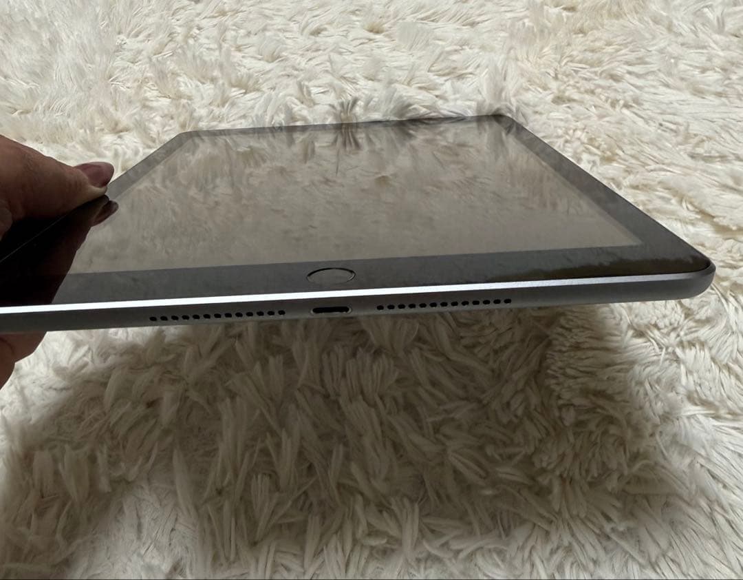 iPad 第6世代 (9.7インチ) 32GB WiFi + セルラー