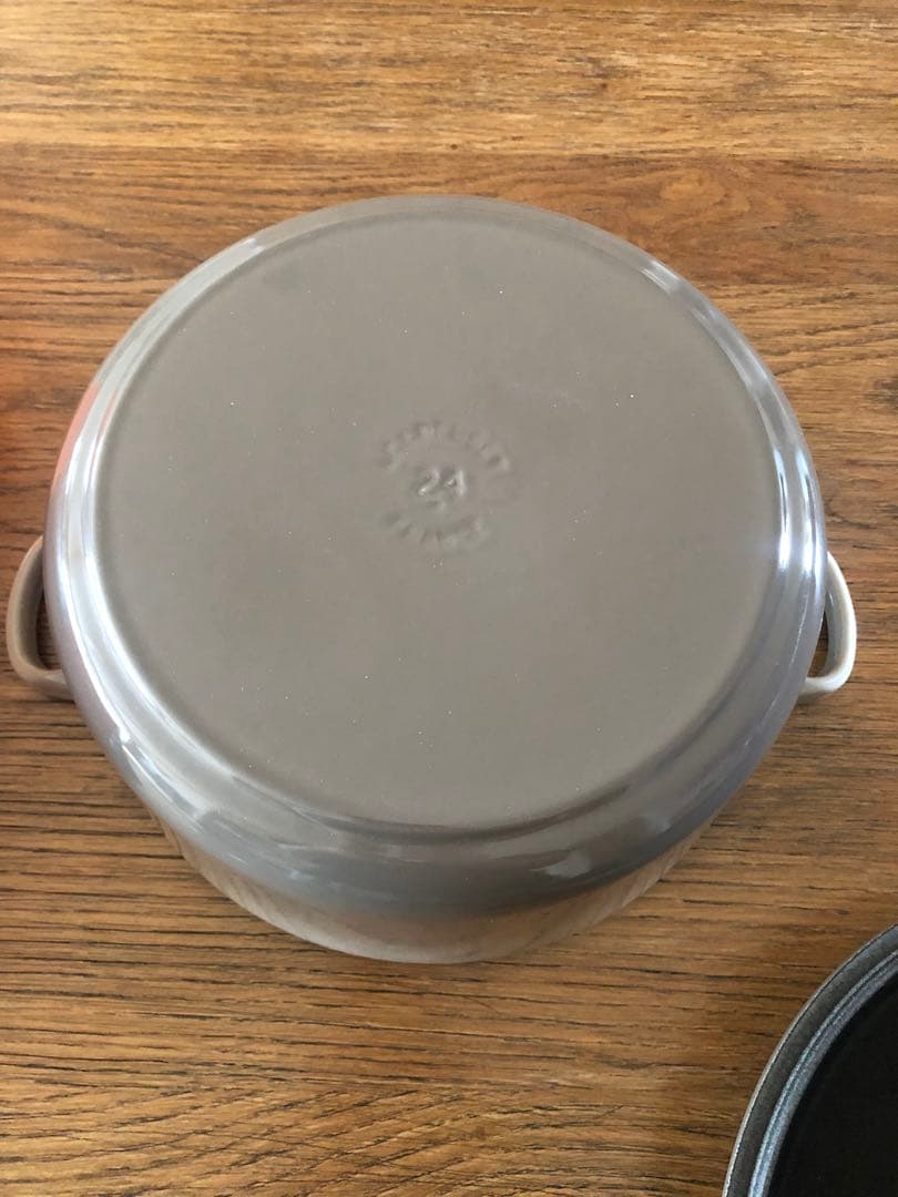 LE CREUSET ル・クルーゼ　24cm ナツメグ　美品