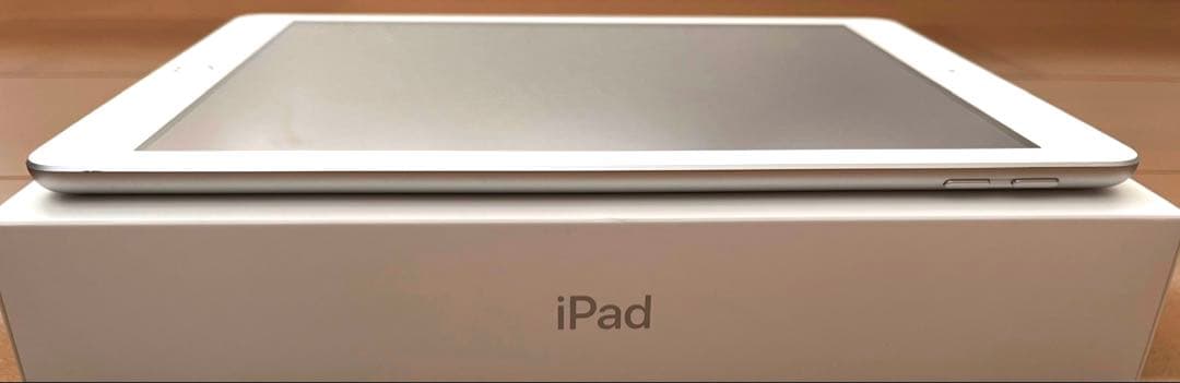 Apple iPad 第5世代 32GB Wi-Fiモデル シルバー