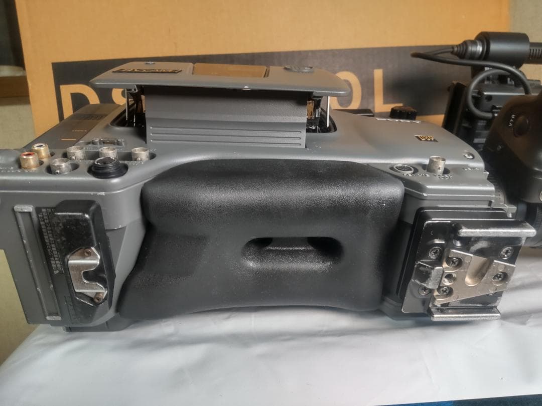 業務用　DVCAMカメラ　SONY DSR-300A