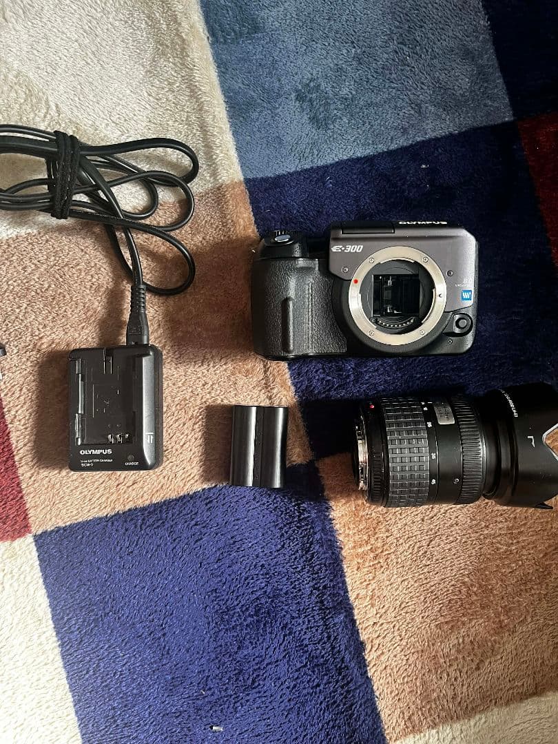 Olympus E-300 デジタルカメラ 本体と付属品