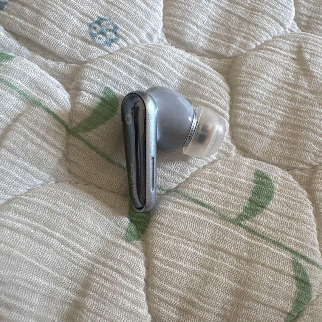 イヤホン SoundCore Liberty 4